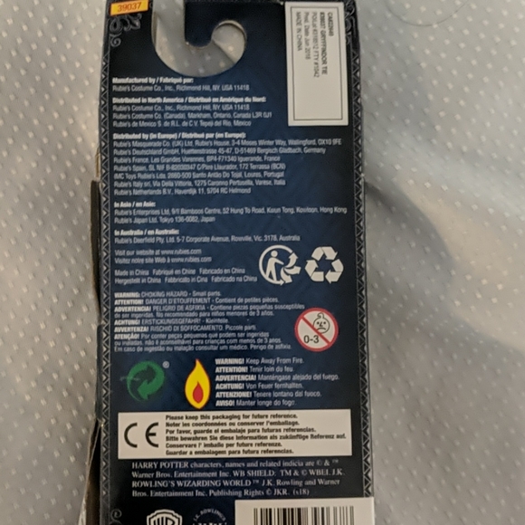 Harry Potter Gryffindor Tie - Picture 4 of 4